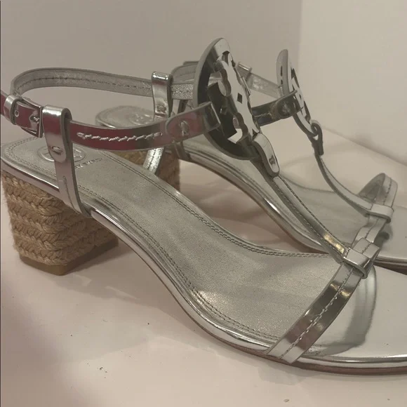 Tory Burch‎ Metallic Silver Sandals 9 - Picture 4 of 9